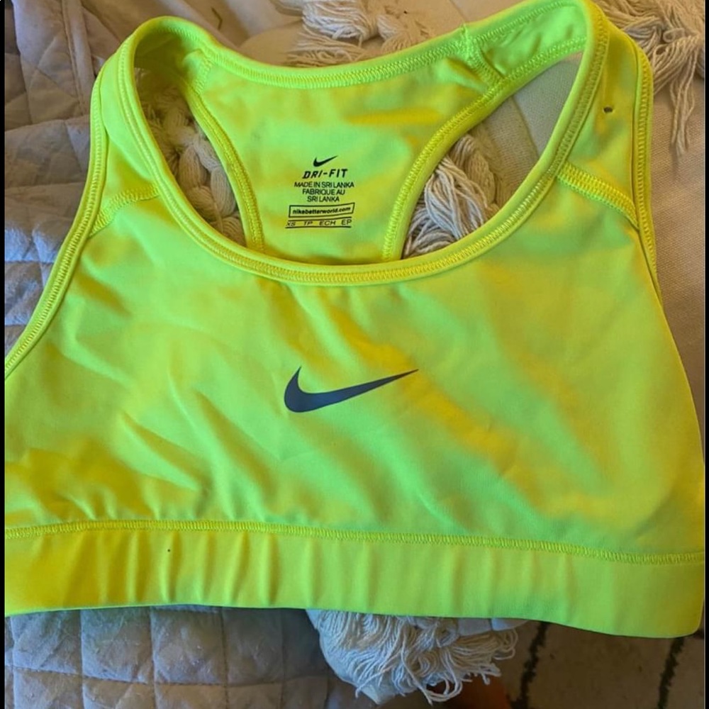 NEON NIKE SPORTS BRA!!